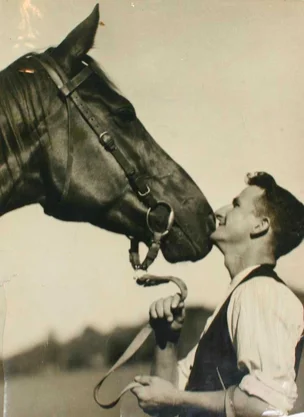Tommy Woodcock and Phar Lap, Mexico, 1932
